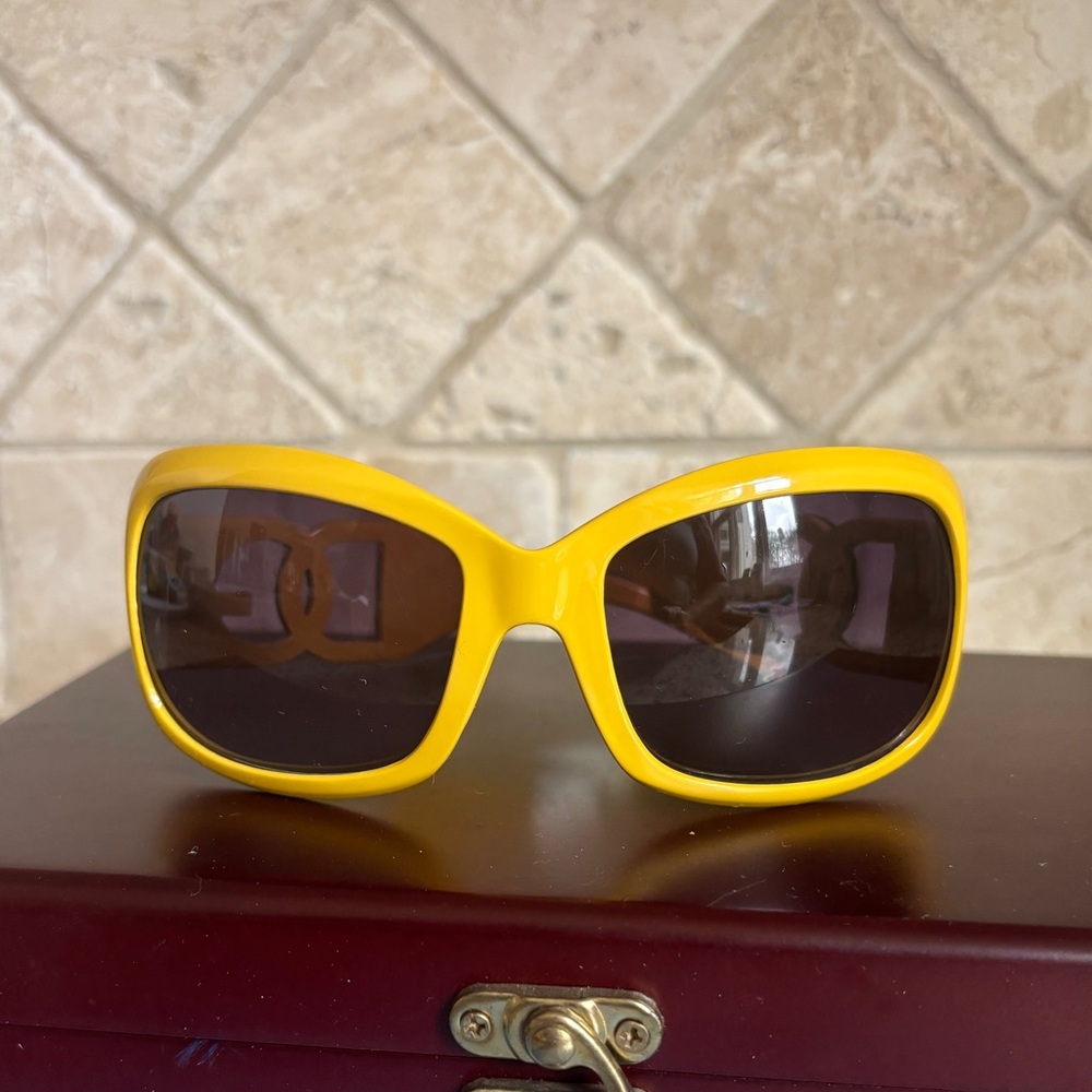 Yellow Oversized Sunglasses - Picture 7 of 15